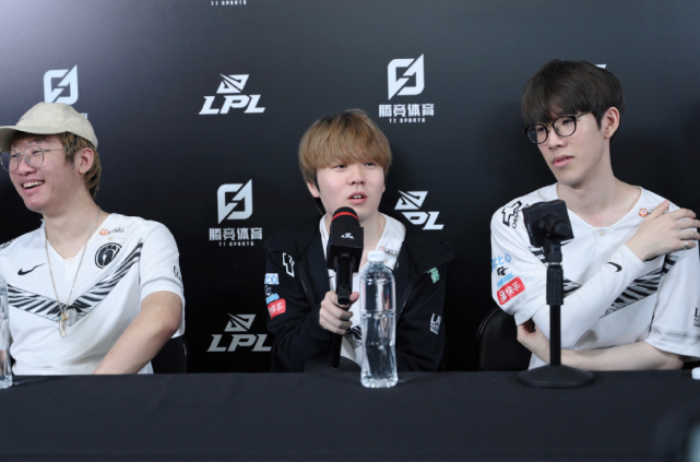 保持比赛的 保持比赛的