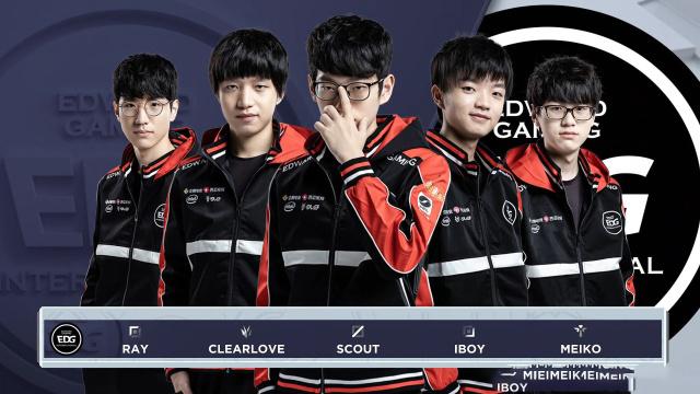 中小学生每天综合体育活动时间不得低于2小时.