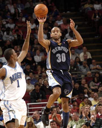 杰伦-格林更新ins，晒出与狄龙一同观看水星比赛照片